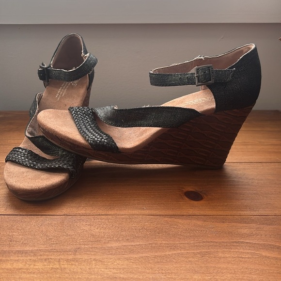TOMS | Clarissa Wedge Sandal in Black Metallic Linen Size 9.5US - Picture 4 of 14